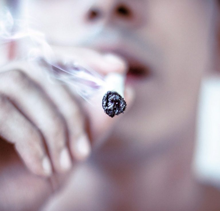 Weiße Asche beim Joint
